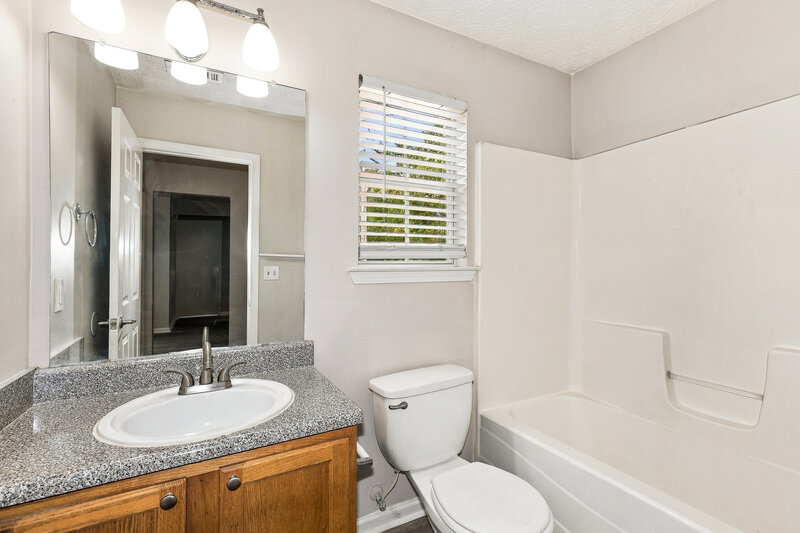 1,860/Mo, 11 Grier Ln Newnan, GA 30263 Bathroom View
