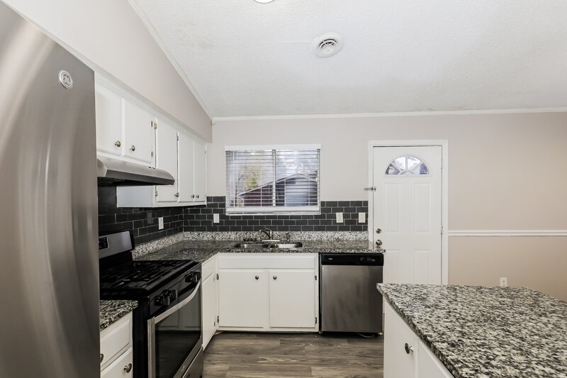 1,615/Mo, 8450 N Pond Dr Riverdale, GA 30274 Kitchen View