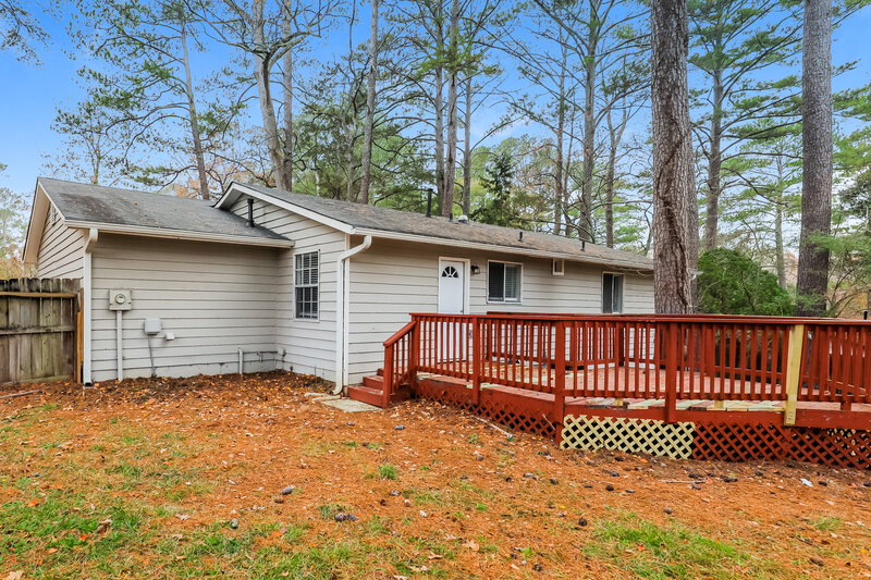 1,615/Mo, 8450 N Pond Dr Riverdale, GA 30274 Rear View