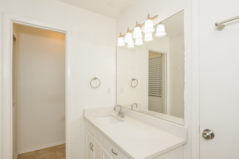 2,280/Mo, 445 Ridgedale Way Lawrenceville, GA 30044 Main Bathroom View