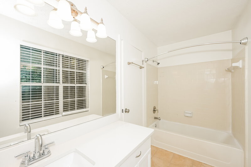 2,280/Mo, 445 Ridgedale Way Lawrenceville, GA 30044 Main Bathroom View 2
