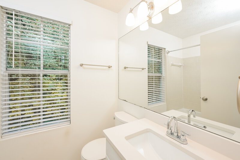 2,280/Mo, 445 Ridgedale Way Lawrenceville, GA 30044 Bathroom View