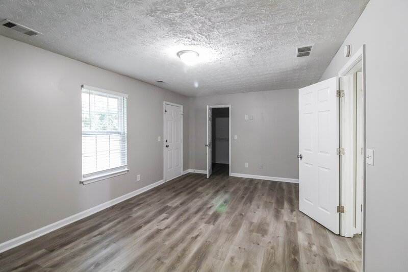 2,260/Mo, 4419 Cross Ln Decatur, GA 30035 Living Room View