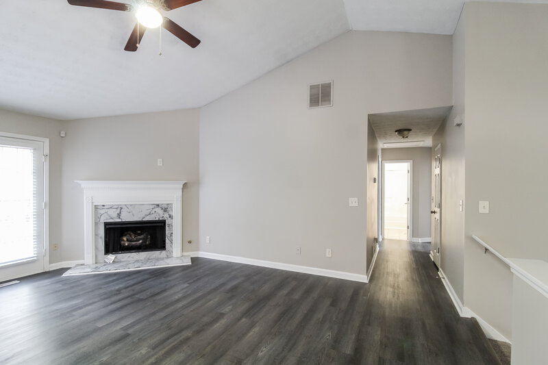 2,260/Mo, 4419 Cross Ln Decatur, GA 30035 Living Room View 2