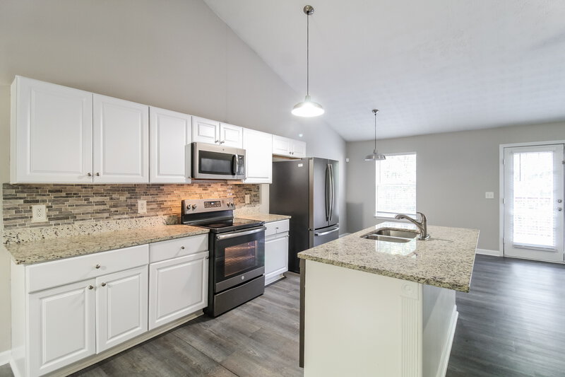 2,260/Mo, 4419 Cross Ln Decatur, GA 30035 Kitchen View