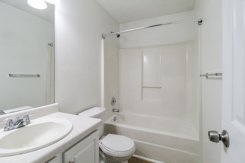 2,260/Mo, 4419 Cross Ln Decatur, GA 30035 Bathroom View