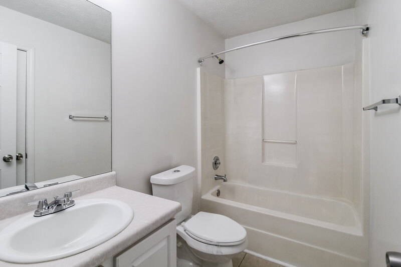 2,260/Mo, 4419 Cross Ln Decatur, GA 30035 Bathroom View 2