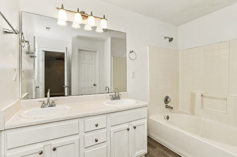 1,795/Mo, 109 St Ann St Dallas, GA 30157 Primary Bathroom View