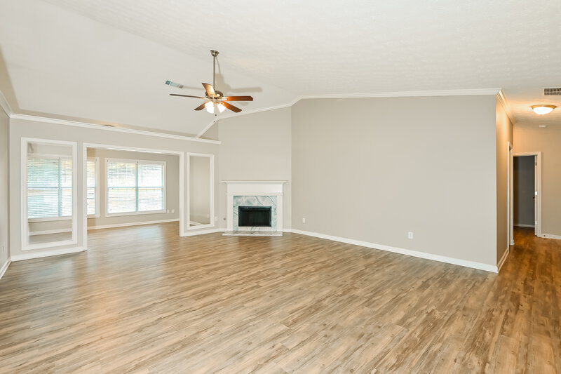 2,425/Mo, 752 Fairmont Park Dr Dacula, GA 30019 Living Room View