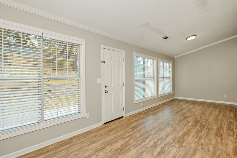 2,425/Mo, 752 Fairmont Park Dr Dacula, GA 30019 Sun Room View