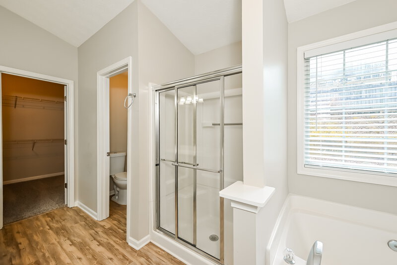 2,425/Mo, 752 Fairmont Park Dr Dacula, GA 30019 Main Bathroom View 2