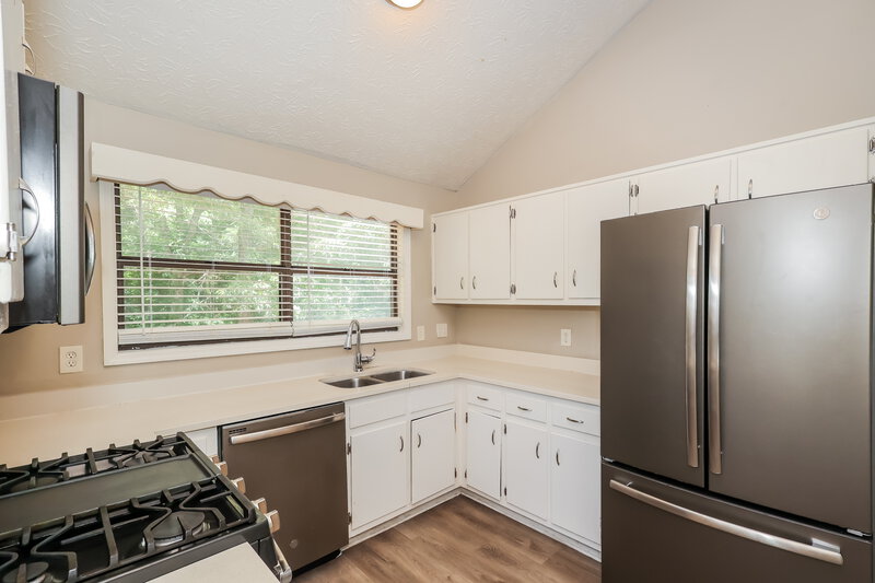 2,215/Mo, 4140 Hawkins Xing Atlanta, GA 30349 Kitchen View 2