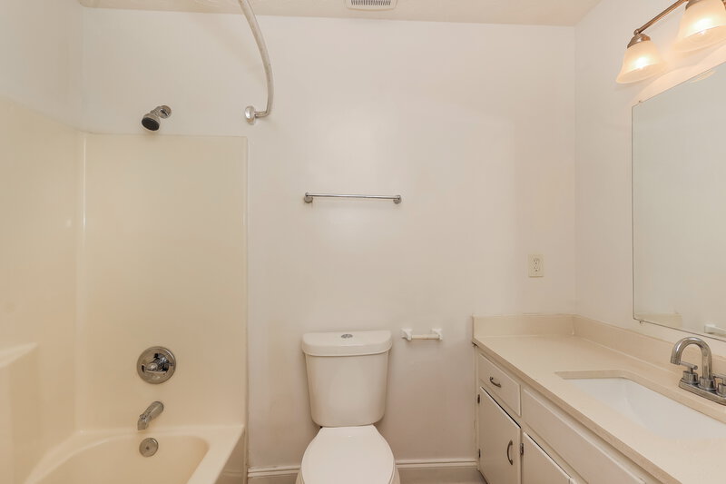 2,215/Mo, 4140 Hawkins Xing Atlanta, GA 30349 Main Bathroom View