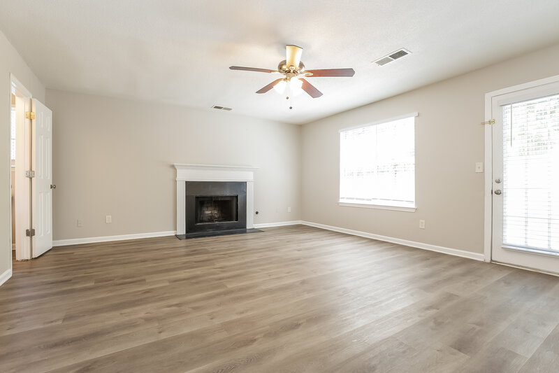 1,900/Mo, 3963 Waldrop Hills Dr Decatur, GA 30034 Living Room View