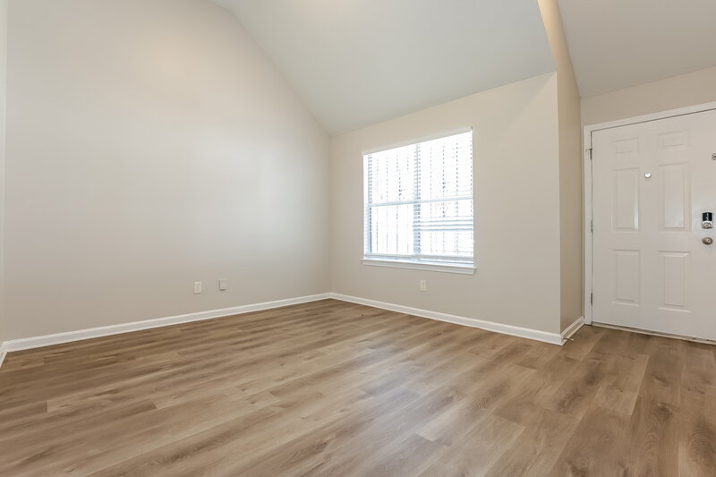 1,900/Mo, 3963 Waldrop Hills Dr Decatur, GA 30034 Sitting Room View