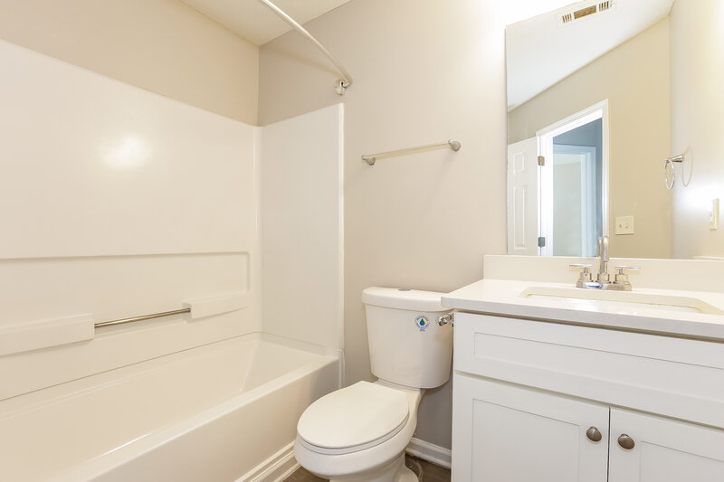 1,900/Mo, 3963 Waldrop Hills Dr Decatur, GA 30034 Bathroom View 2