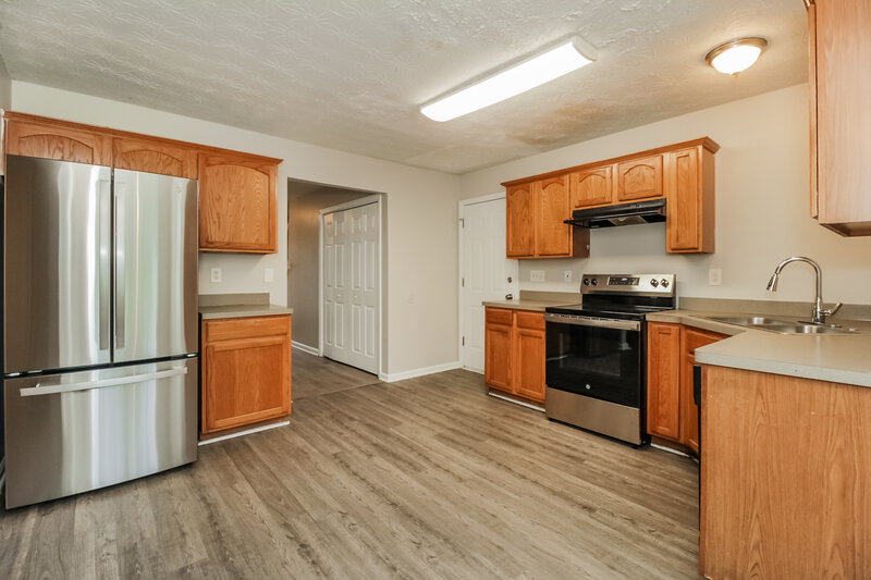 1,935/Mo, 2028 Oak Terrace Drive Southeast Atlanta, GA 30316 Kitchen View 2