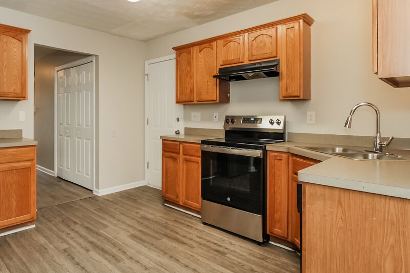1,935/Mo, 2028 Oak Terrace Drive Southeast Atlanta, GA 30316 Kitchen View 3