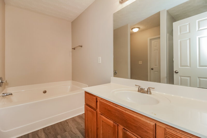 1,935/Mo, 2028 Oak Terrace Drive Southeast Atlanta, GA 30316 Main Bathroom View