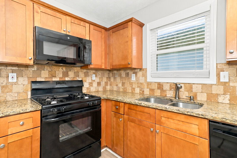 2,220/Mo, 1118 Marina Ln Acworth, GA 30101 Kitchen View