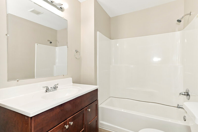 2,220/Mo, 1118 Marina Ln Acworth, GA 30101 Primary Bathroom View