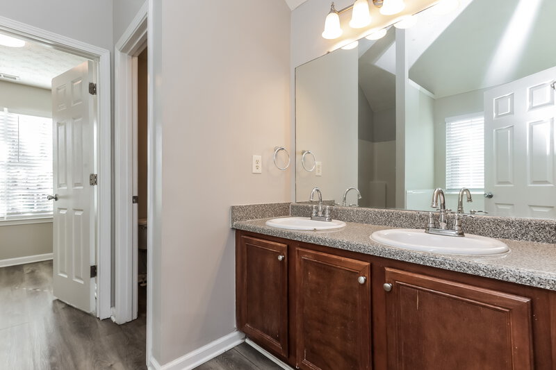 2,080/Mo, 35 Franklin Way Covington, GA 30016 Main Bathroom View