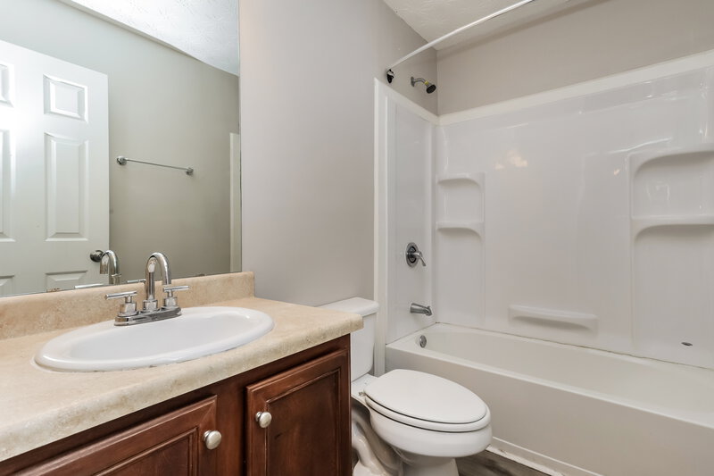 2,080/Mo, 35 Franklin Way Covington, GA 30016 Main Bathroom View 2