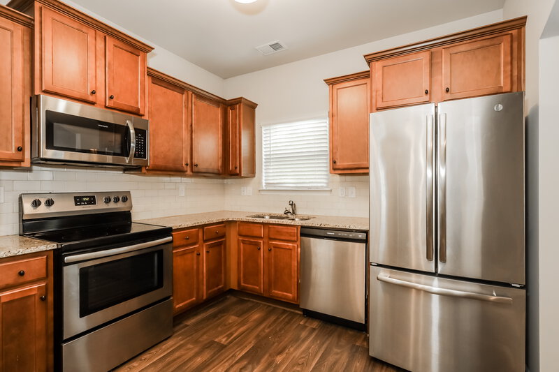 2,750/Mo, 125 Magnaview Dr McDonough, GA 30253 Kitchen View
