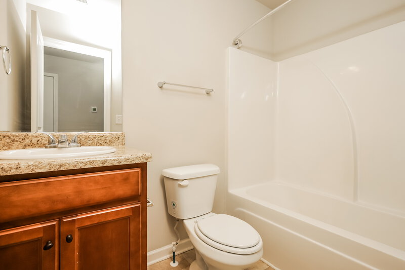 2,750/Mo, 125 Magnaview Dr McDonough, GA 30253 Bathroom View