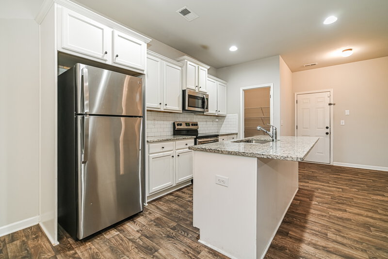 2,255/Mo, 139 Magnaview Dr McDonough, GA 30253 Kitchen View