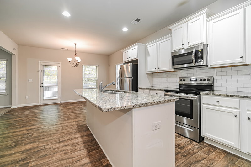 2,255/Mo, 139 Magnaview Dr McDonough, GA 30253 Kitchen View 2