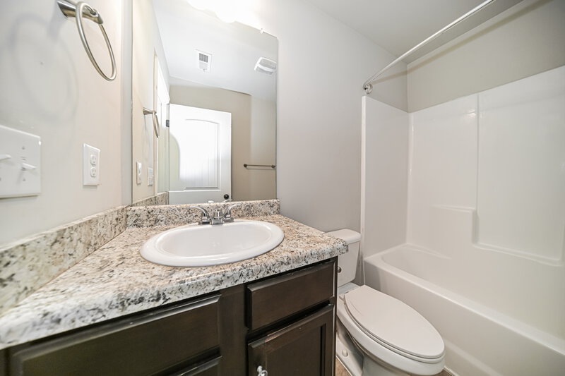 2,255/Mo, 139 Magnaview Dr McDonough, GA 30253 Bathroom View