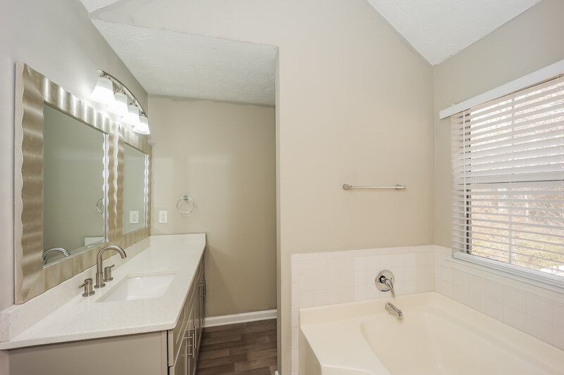 1,935/Mo, 5476 Perching Place Lithonia, GA 30058 Main Bathroom View