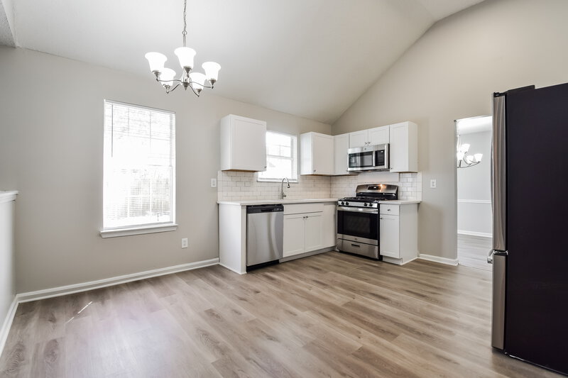 3,020/Mo, 3560 Waldrop Rd Decatur, GA 30034 Kitchen View 2