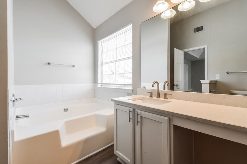 3,020/Mo, 3560 Waldrop Rd Decatur, GA 30034 Main Bathroom View