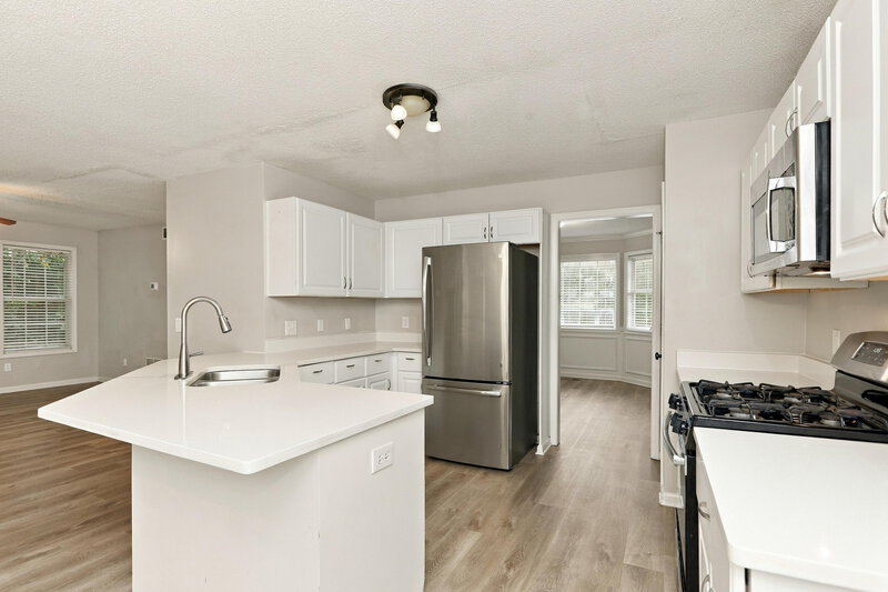 2,040/Mo, 1042 Whispering Woods Drive Canton, GA 30114 Kitchen View 2