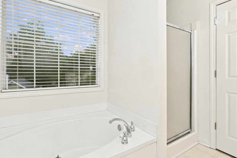 2,040/Mo, 1042 Whispering Woods Drive Canton, GA 30114 Primary Bathroom View