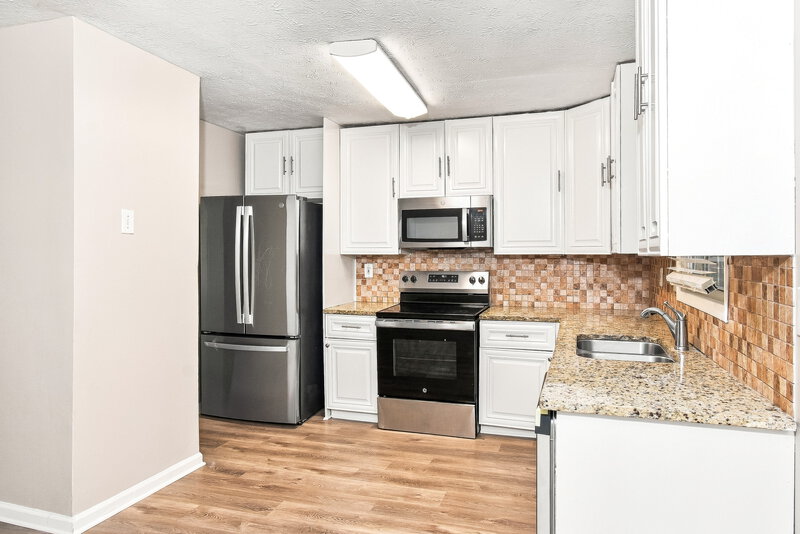1,705/Mo, 4000 Chimney Ridge Way Ellenwood, GA 30294 Kitchen View