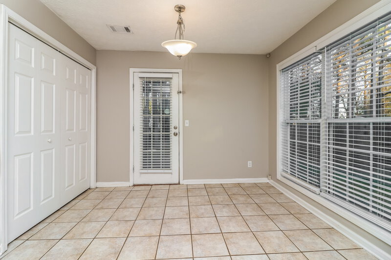 2,005/Mo, 23 Nellie Brook Dr SW Mableton, GA 30126 Dining Room View