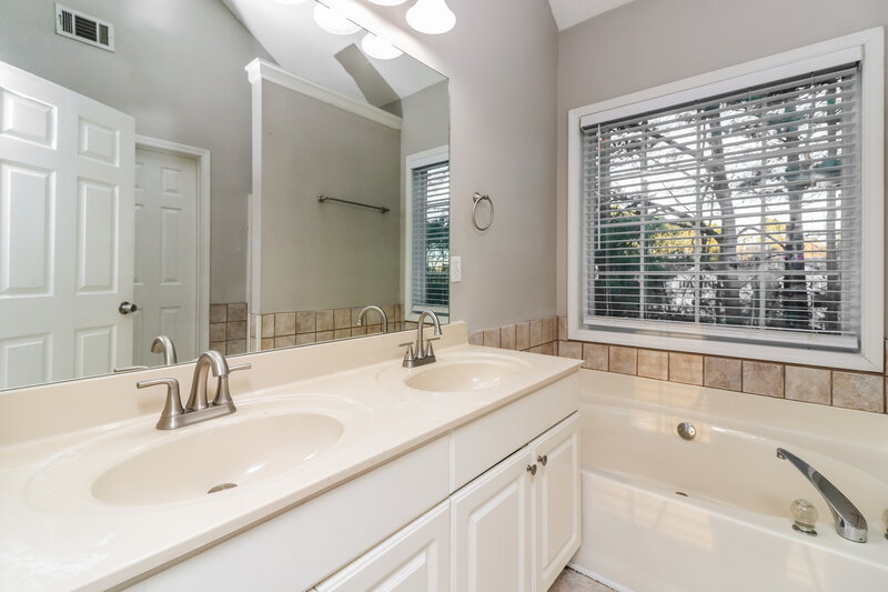 2,005/Mo, 23 Nellie Brook Dr SW Mableton, GA 30126 Main Bathroom View