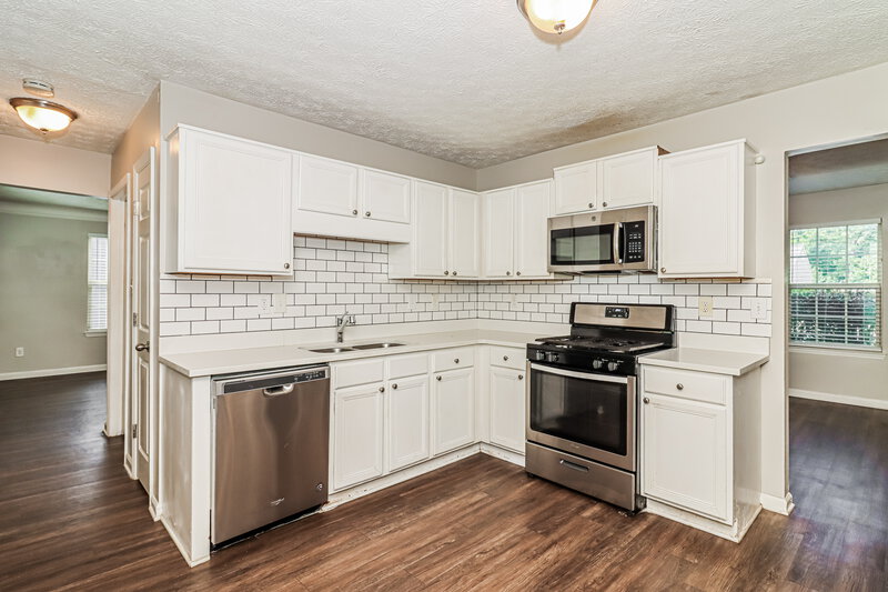 2,040/Mo, 7013 Grinder Dr Austell, GA 30168 Kitchen View