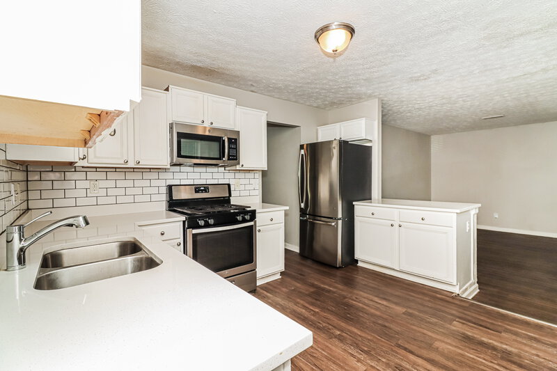 2,040/Mo, 7013 Grinder Dr Austell, GA 30168 Kitchen View 2