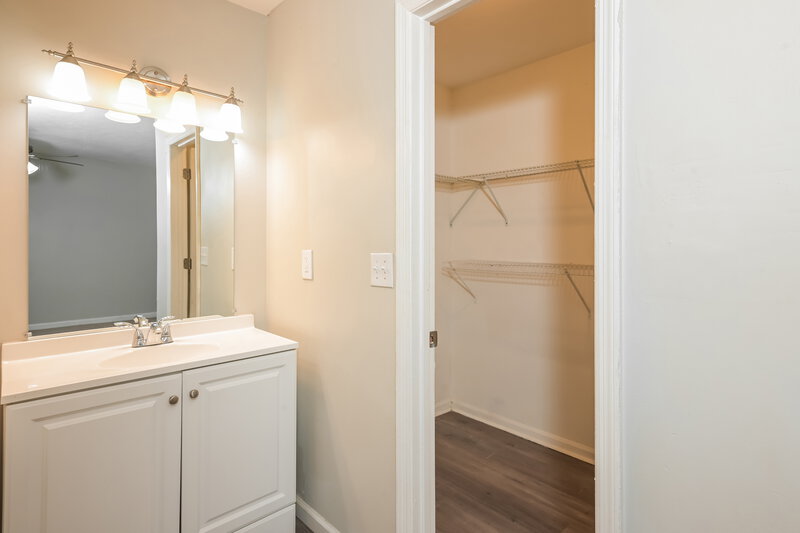 1,685/Mo, 5178 Scarbrough Ln Stone Mountain, GA 30088 Main Bathroom View