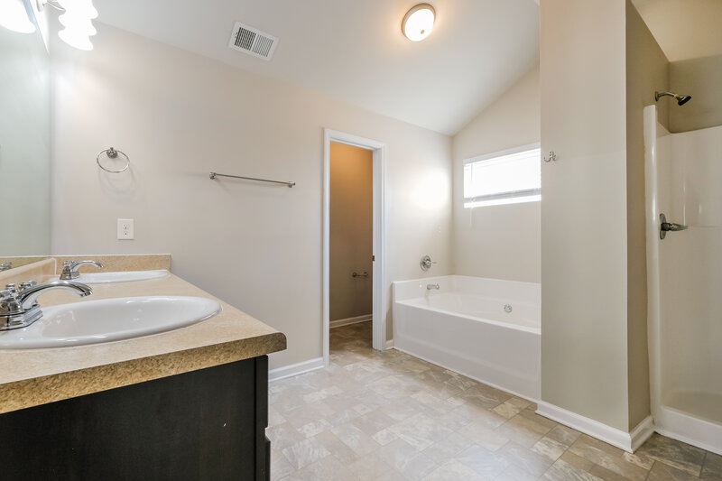 2,635/Mo, 184 Addy Lane Stockbridge, GA 30281 Main Bathroom View