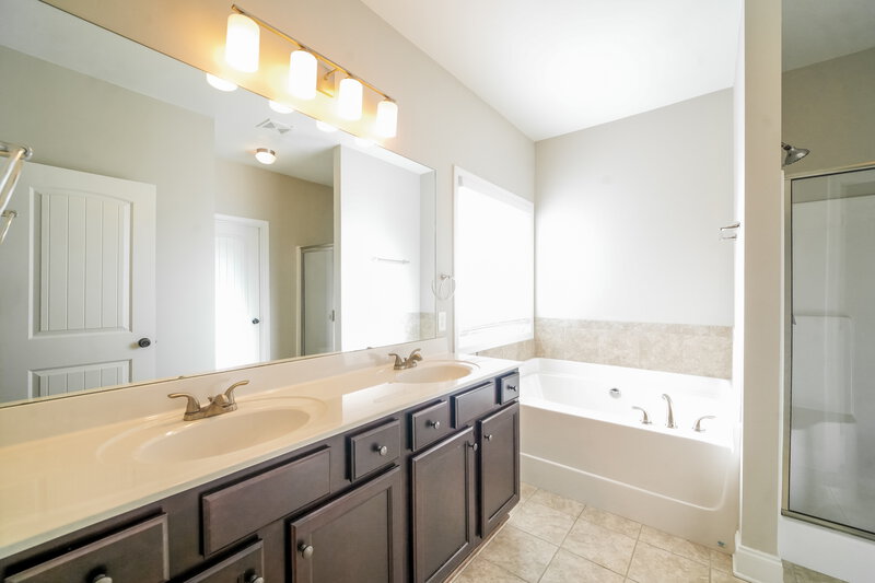 2,660/Mo, 242 Summergate Ln Villa Rica, GA 30180 Main Bathroom View