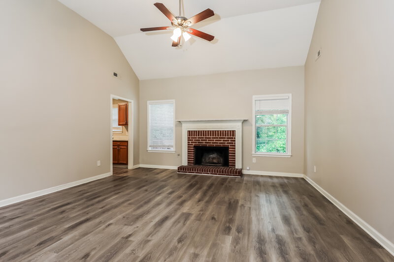 2,520/Mo, 10990 Knotty Pine Pl Hampton, GA 30228 Living Room View 2