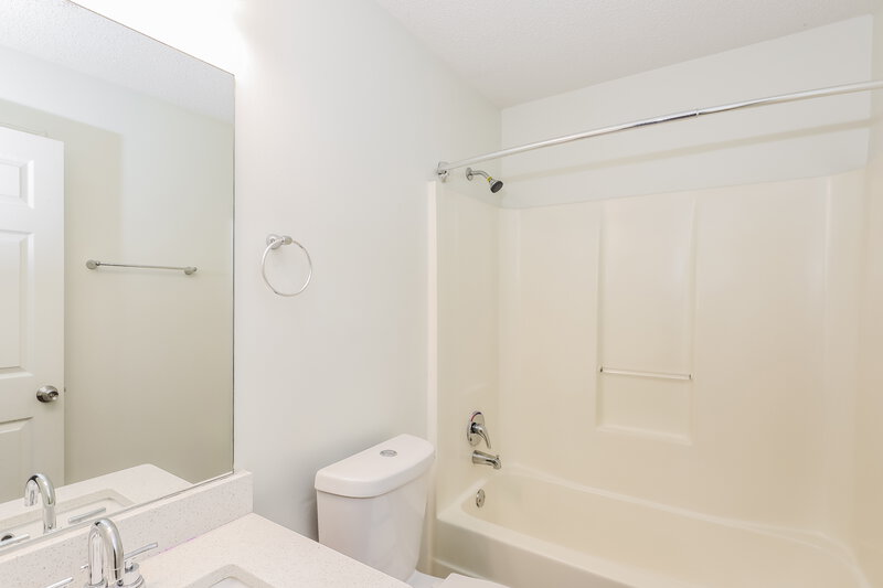2,520/Mo, 10990 Knotty Pine Pl Hampton, GA 30228 Main Bathroom View