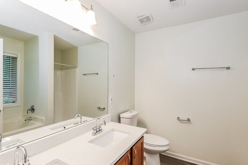 2,520/Mo, 10990 Knotty Pine Pl Hampton, GA 30228 Bathroom View