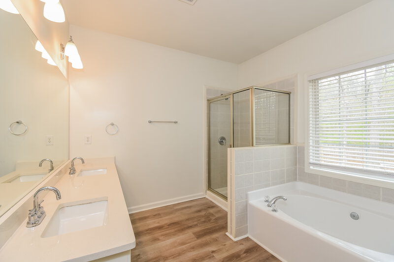 2,395/Mo, 5130 Villas Terrace Stone Mountain, GA 30088 Main Bathroom View