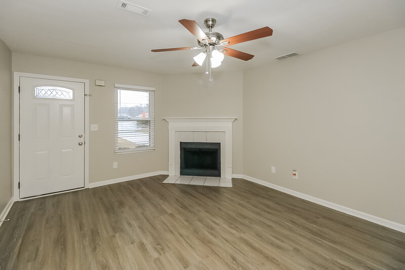 1,805/Mo, 11138 Silver Aspen Ct Hampton, GA 30228 Living Room View